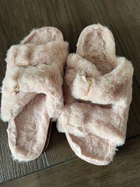 NWOT Maurices Blush Faux-Fur Slide Sandals with Buckles